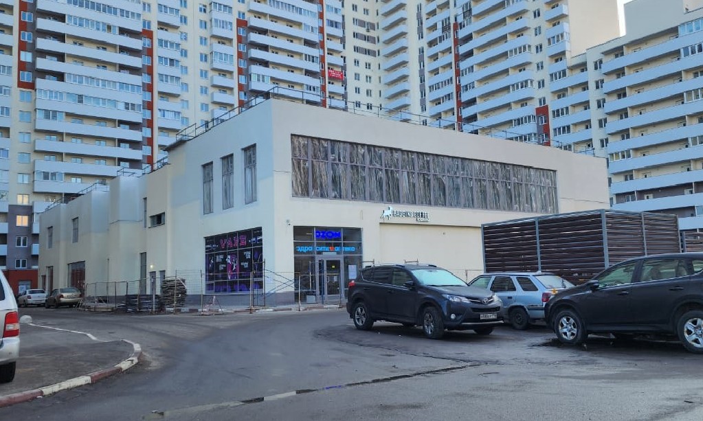 фасад дома, Бизнес-центр Тихоокеанская, 1 к 2 по адресу г Санкт-Петербург, поселок Парголово, ул Тихоокеанская, д 1 к 2 стр 1